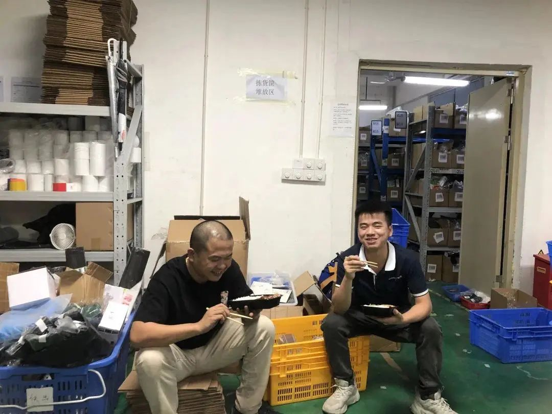 AI风口下的创业者，人力缩减一半，靠AI开了几十家店