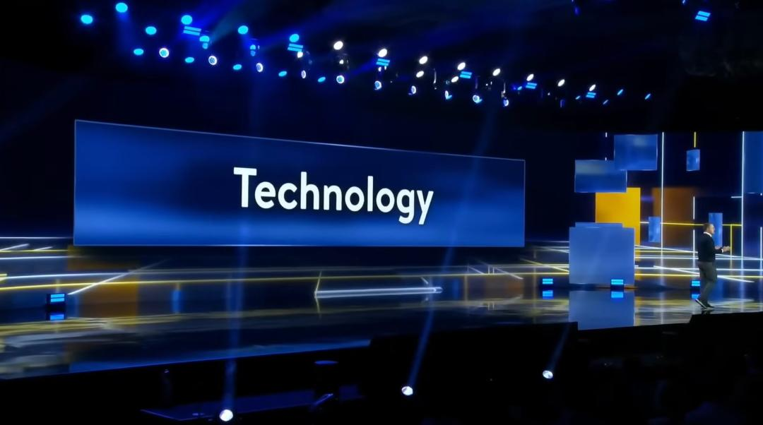 沃尔玛和微软CEO紧紧握手，零售正在加速拥抱AI