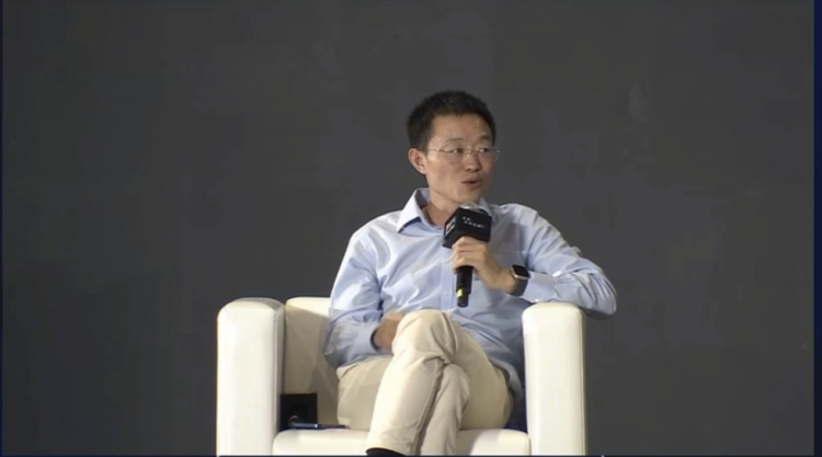 五位清华教授团建！从复杂推理到算力瓶颈，他们眼中“通用人工智能” 该如何降临？