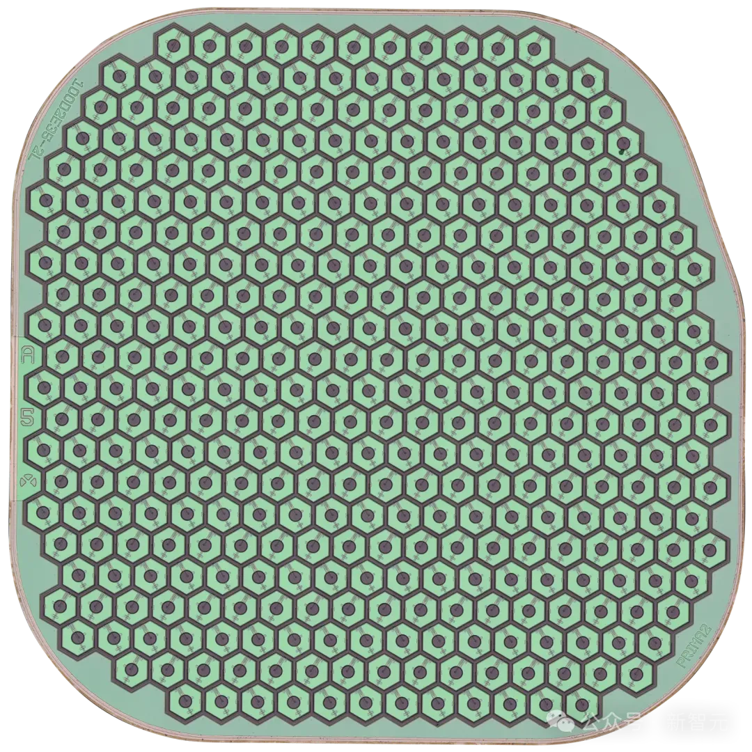 2mm²芯片点亮盲人黑暗世界！马斯克前搭档出手，失明81%也能阅读了