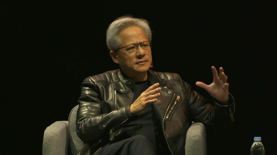 黄仁勋最新演讲：每家公司都将成为AI制造商