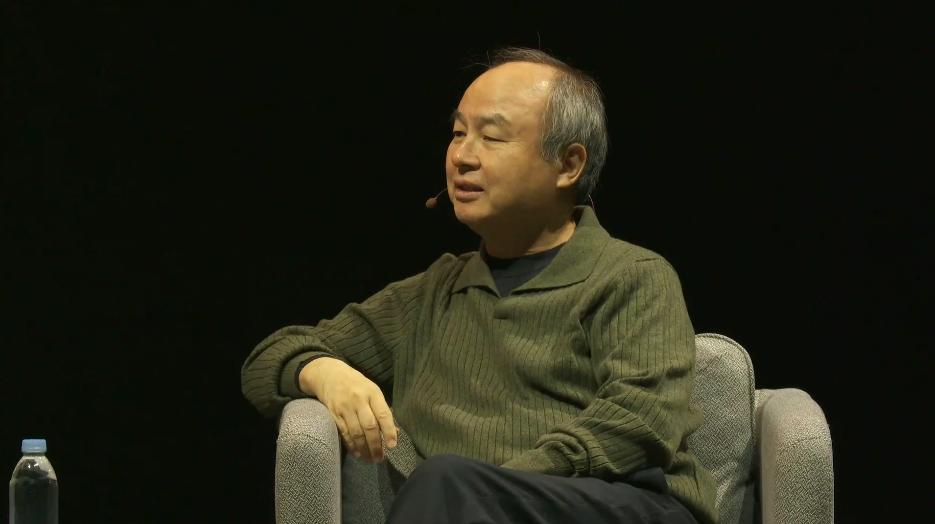 黄仁勋最新演讲：每家公司都将成为AI制造商
