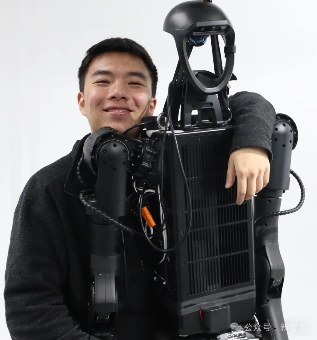 Jim Fan全华人团队HOVER问世，1.5M小模型让机器人获「潜意识」！
