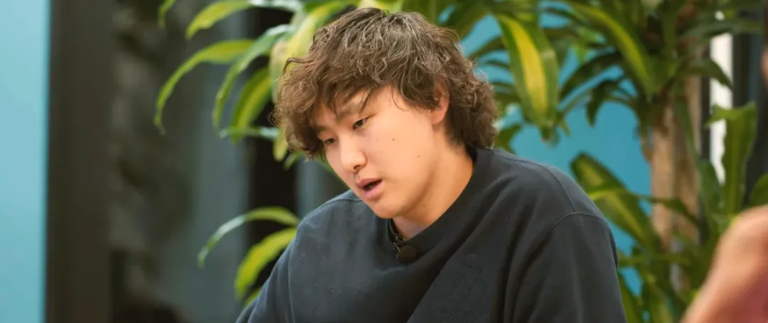 深度｜27 岁华裔亿万富翁 Alexandr Wang：中美 AI 技术差距在缩小，Agent 是 2025 年最大创业机会之一