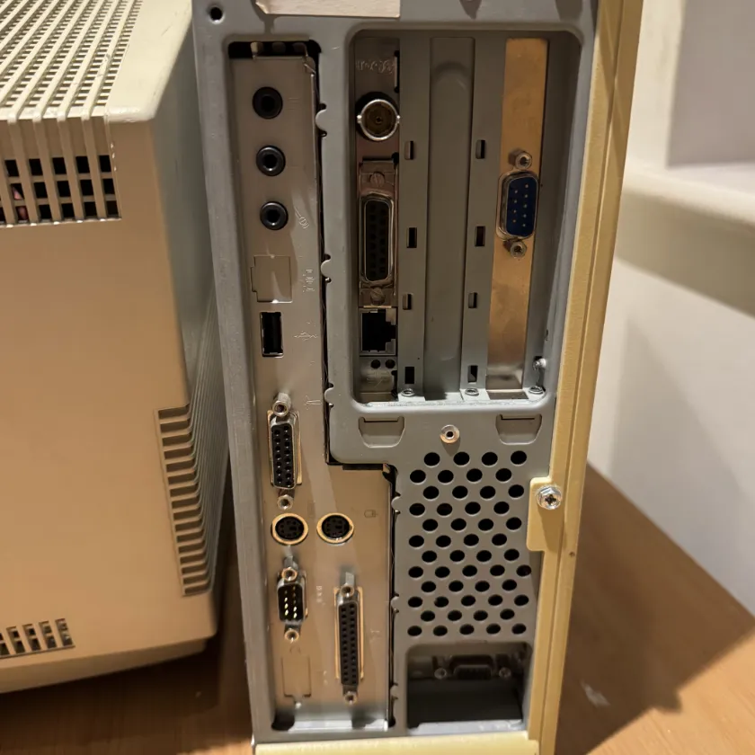 26年前老年机跑Llama2，每秒39个token：你的AI PC，也可以是Windows 98