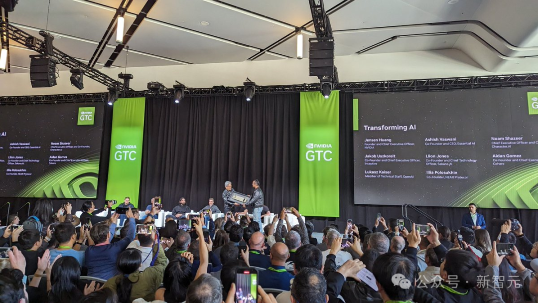 Transformer七子重聚GTC，老黄亲自赠送签名版DGX-1！7年奠基之作背后佚事揭秘