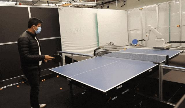 李丰对话连文昭：大模型的想象与泡沫，机器人的「不可能三角」与未来