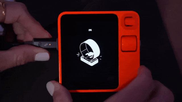 又翻车了？大热AI硬件rabbit r1没用上AI？