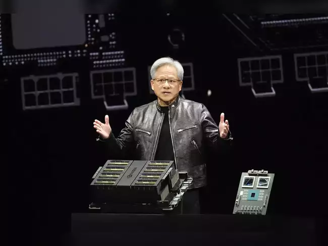 狂欢继续！英伟达财报再破纪录，卖260亿赚148亿，黄仁勋回应一切：你除了我没得选