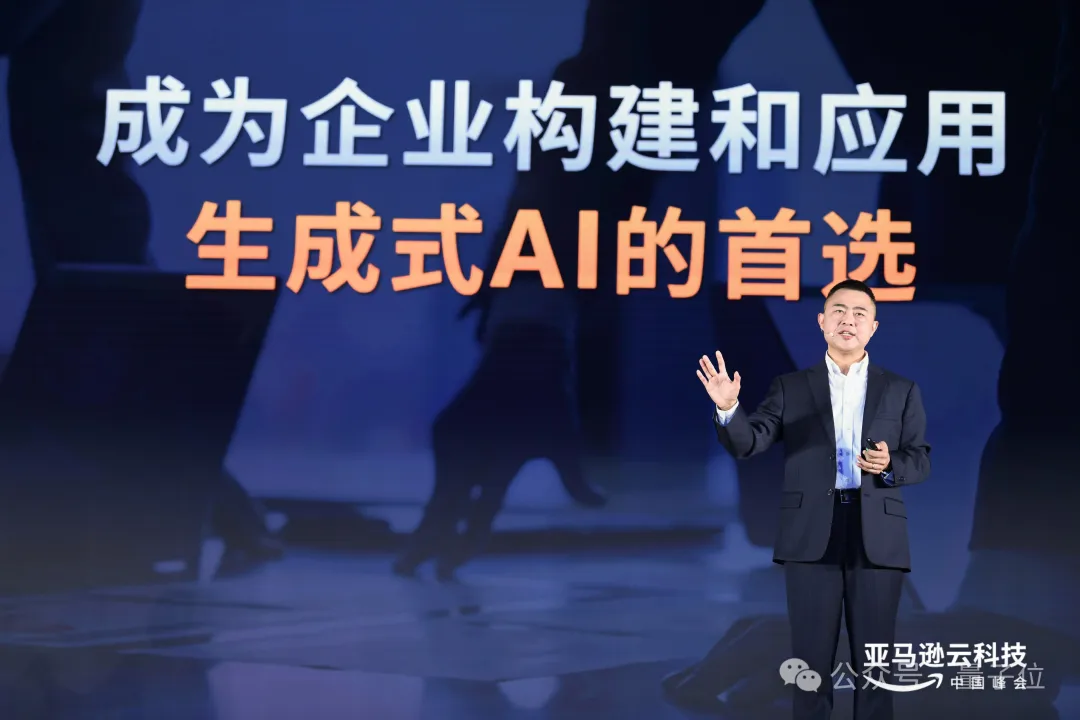 16家头部大模型公司上海神秘碰头，现场人挤人人人 