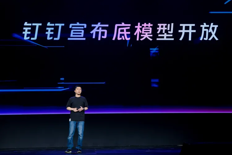 钉钉AI搜索里有啥？上班摸的鱼老板画的饼同事欠的债 