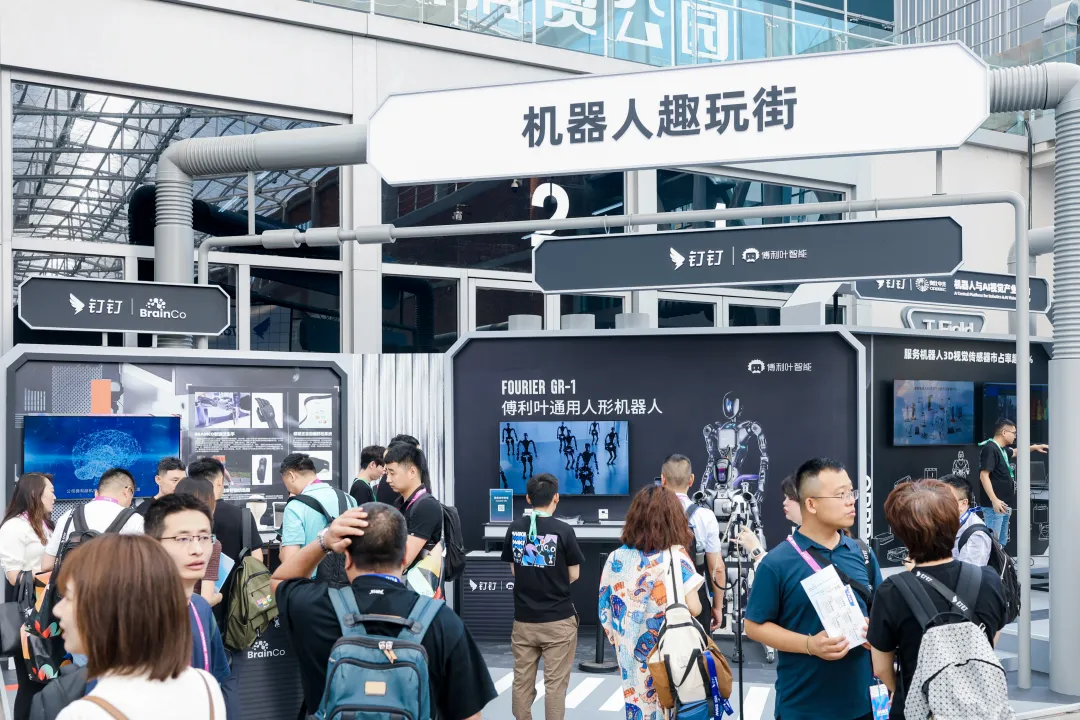 杨植麟闫俊杰都来站台！钉钉要建中国最开放AI生态 