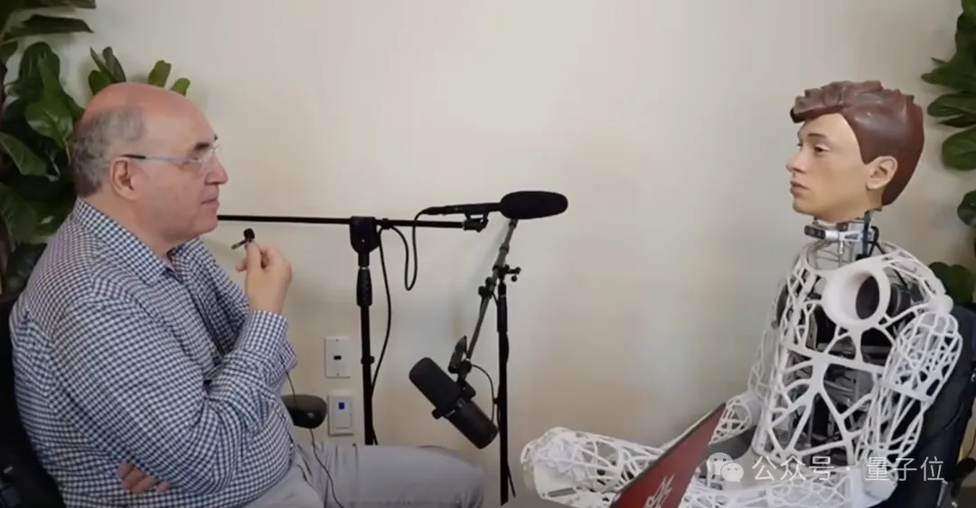 Wolfram之父直播采访机器人，一小时30多个问题对答如流，还有网友在线提问 