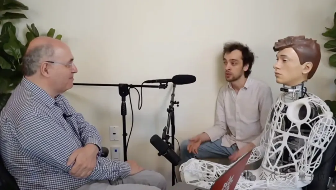 Wolfram之父直播采访机器人，一小时30多个问题对答如流，还有网友在线提问 