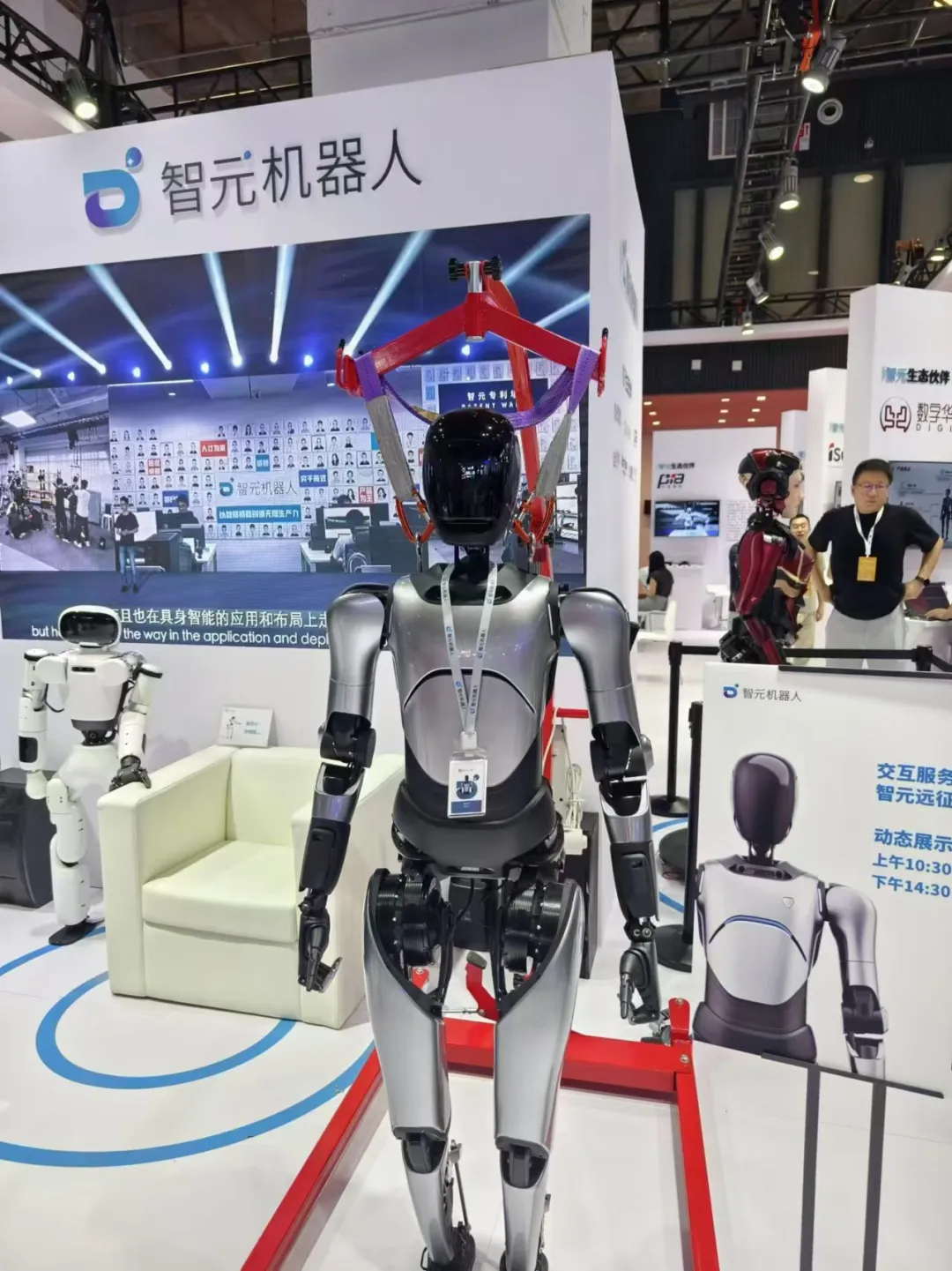 在机器人最全的展会上，我却有点不相信机器“人”了