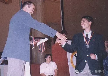 执教10年46枚美国IMO金牌！对话前总教练罗博深：不看好AI教育，不建议AI辅助学数学