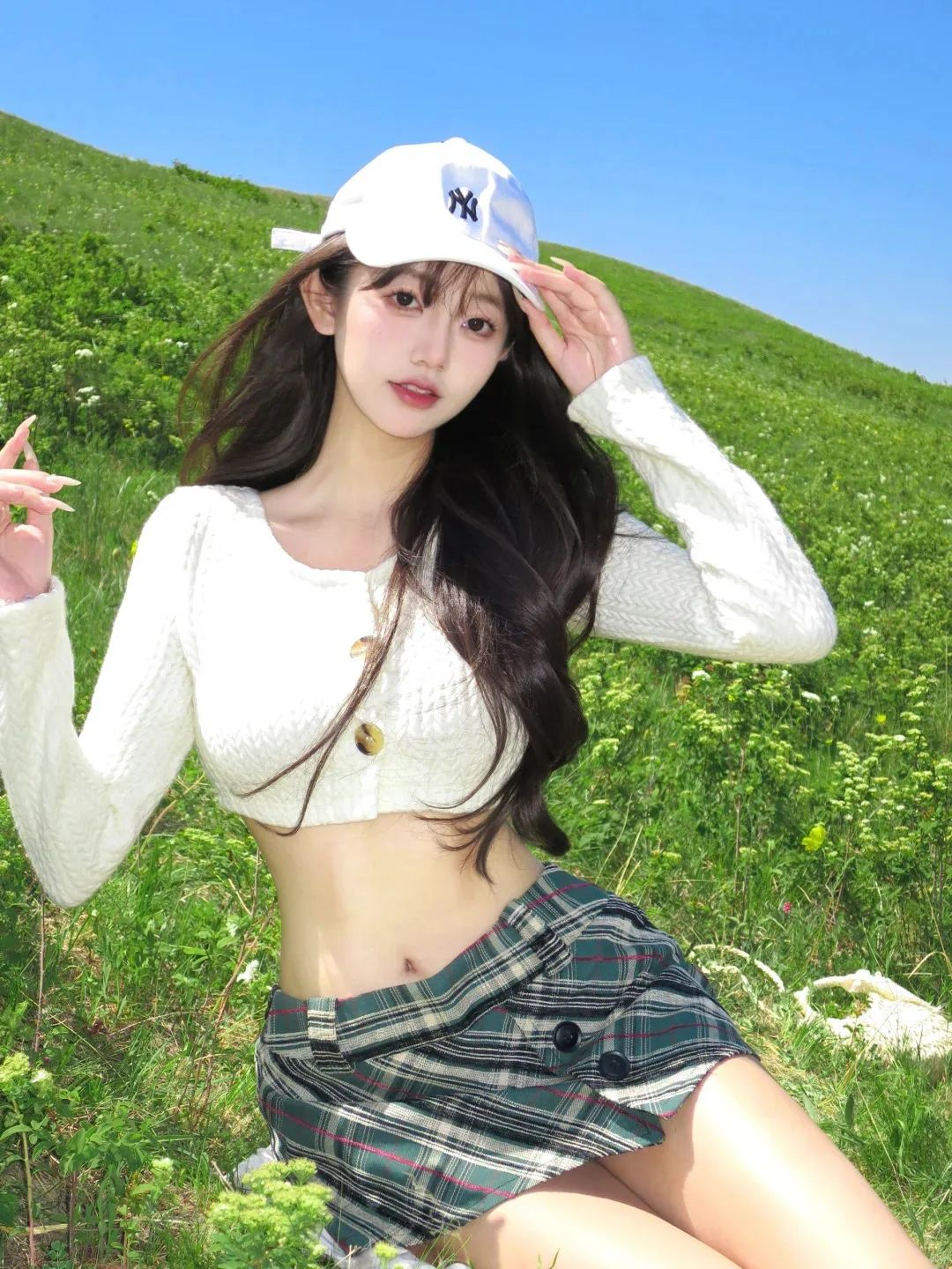 AI美女占领小红书，卷翻真人女网红