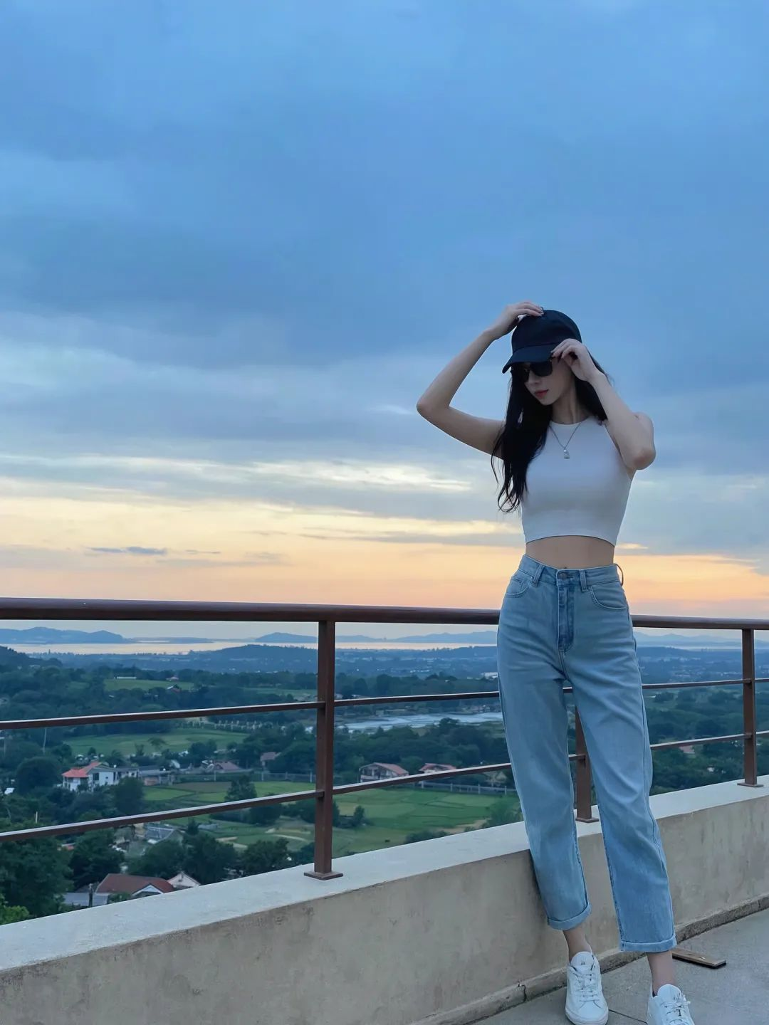 AI美女占领小红书，卷翻真人女网红