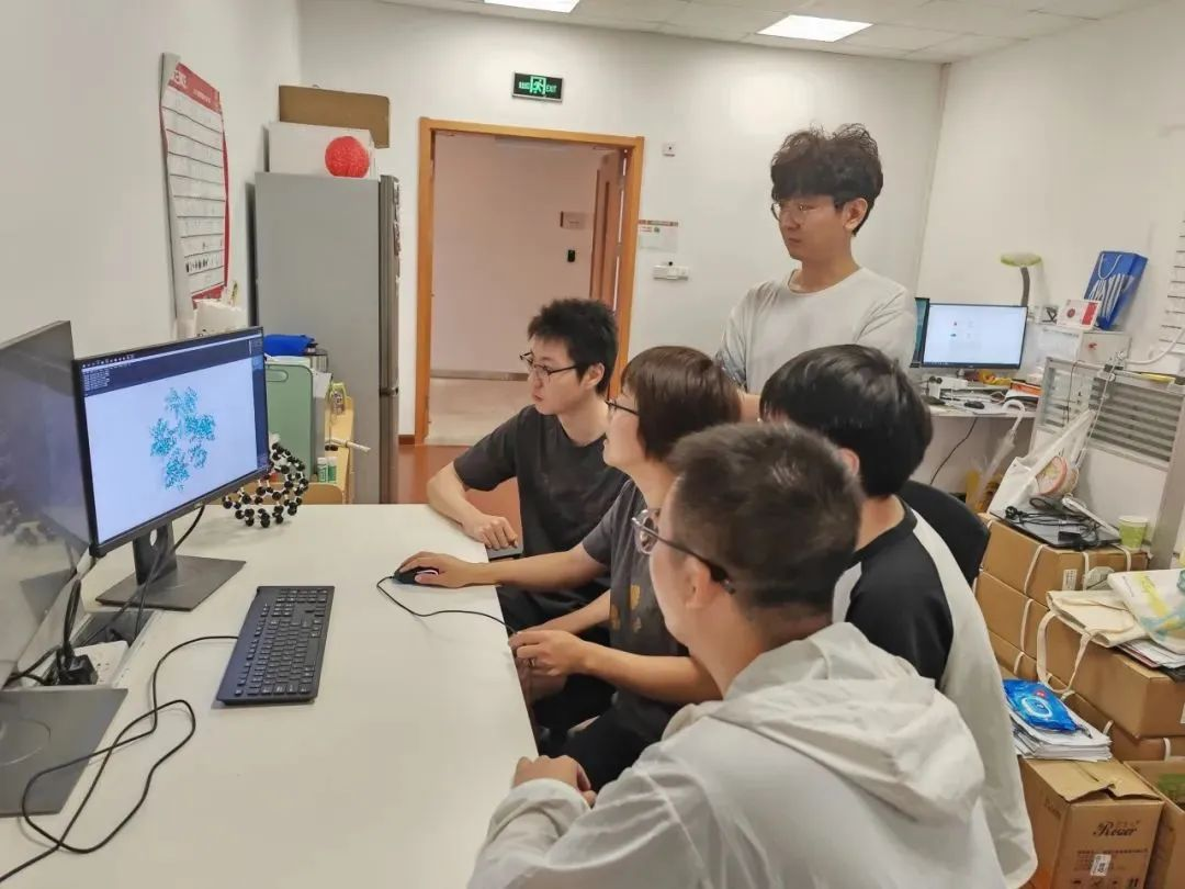 上科大团队带来“双子座”模型，AI筛选药物如何实现“集百家之长”？| 上海国际计算生物学创新大赛