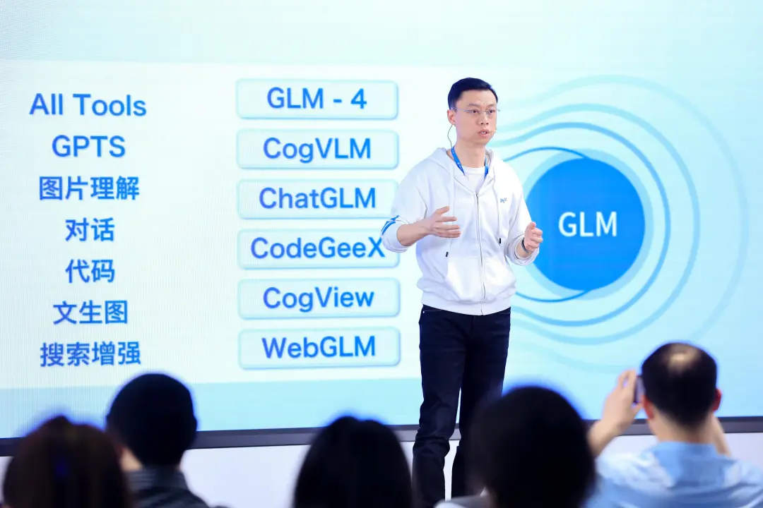 智谱再获数十亿元融资,估值达200亿元、前OpenAI首席科学家公司筹资10亿美元、凯文·凯利AI时代三大预测|每周AI世界观