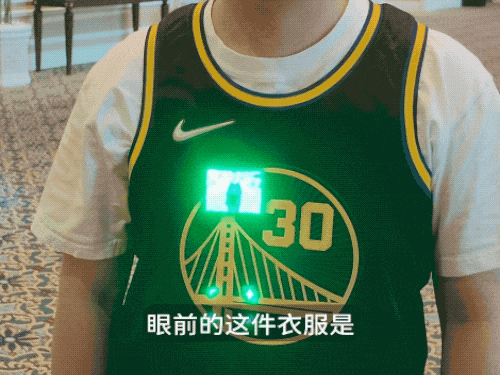阿里首款 AI 眼镜抢先体验：这个设计让我戴一天也不用「充电」，夸克 AI 真上头了