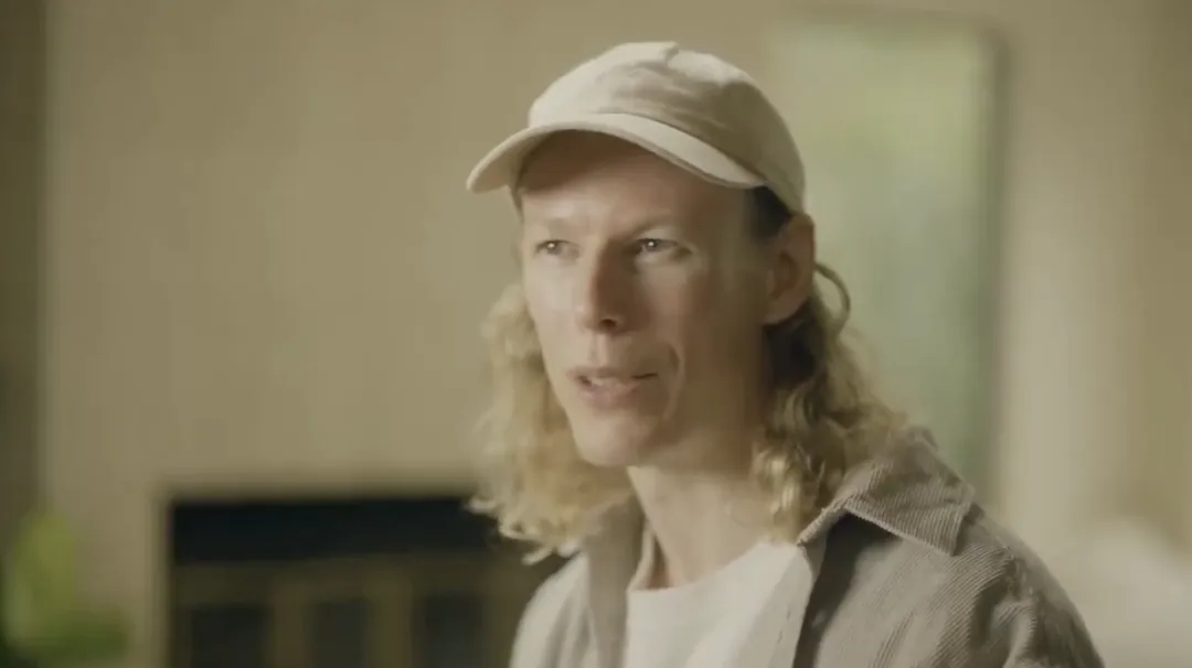 14万!全球首款家务机器人开卖,OpenAI投资,萌脸翘臀会自己充电