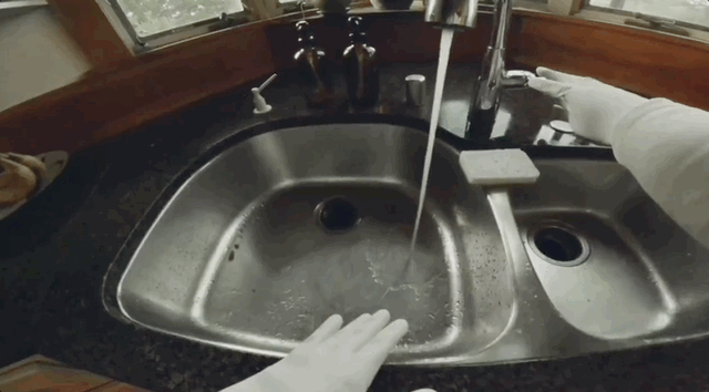 14万!全球首款家务机器人开卖,OpenAI投资,萌脸翘臀会自己充电