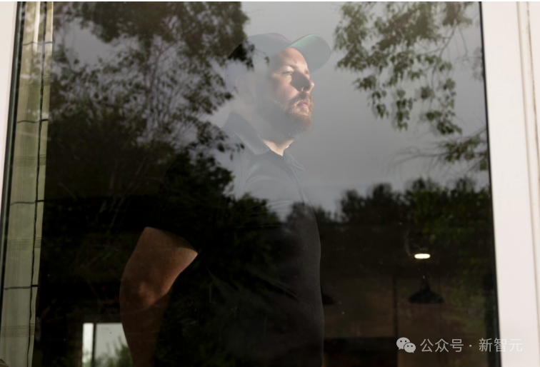 60岁老人AI养生三个月吃进医院！「AI精神病」全球扩散，OpenAI急招医生