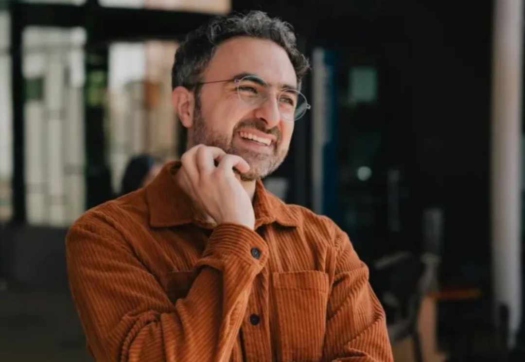 对话微软AI CEO:当AI越来越像人,我选择踩刹车