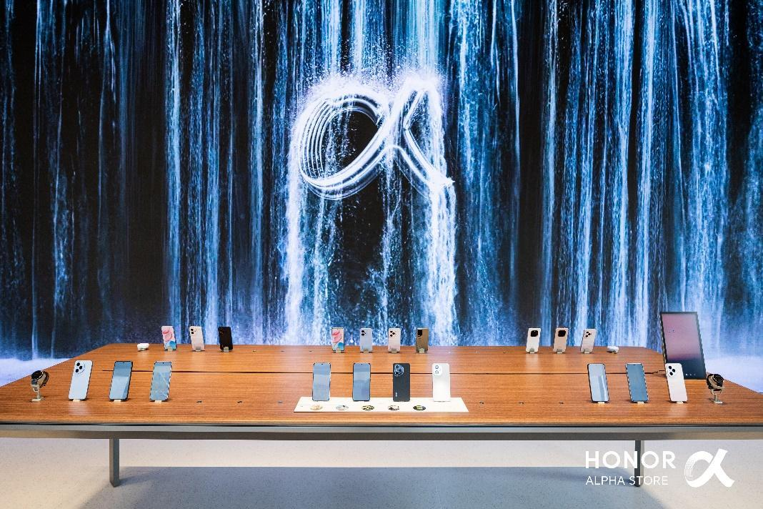 科氪｜打造AI终端生态“全球会客厅”：荣耀阿尔法全球旗舰店落地深圳湾