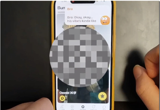 不当导师，只当损友：这款登顶App Store的AI「好Bro」，只想和你一起刷手机