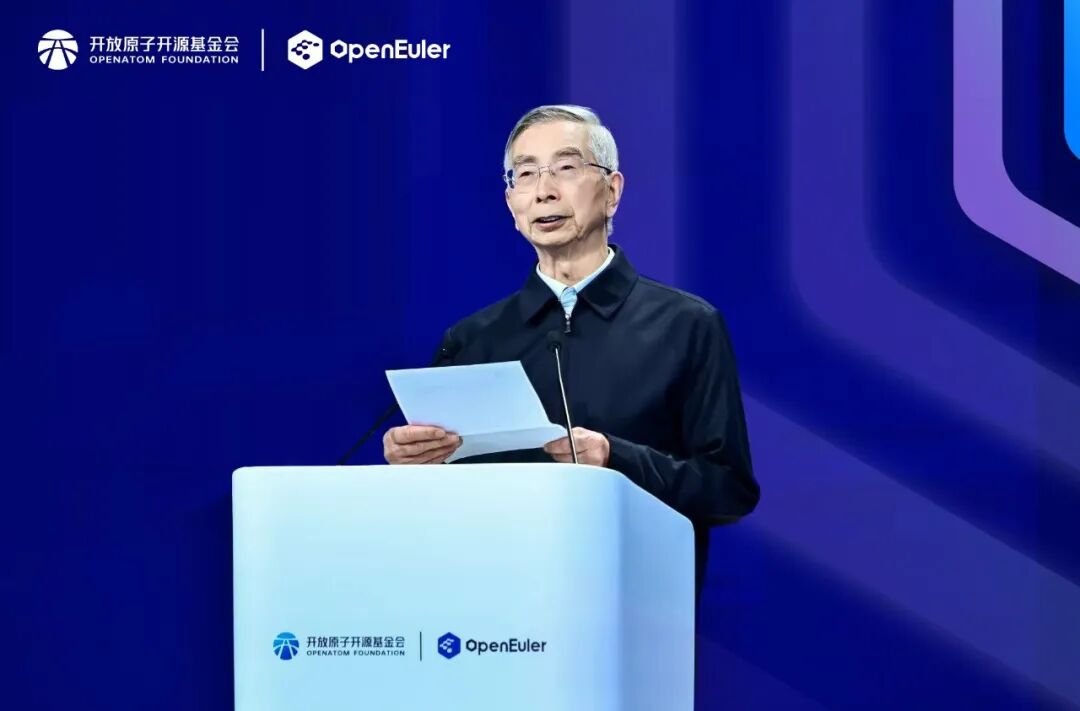 通向算力自由:openEuler发布全球首个超节点操作系统,专为AI打造