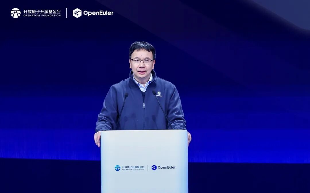 通向算力自由:openEuler发布全球首个超节点操作系统,专为AI打造