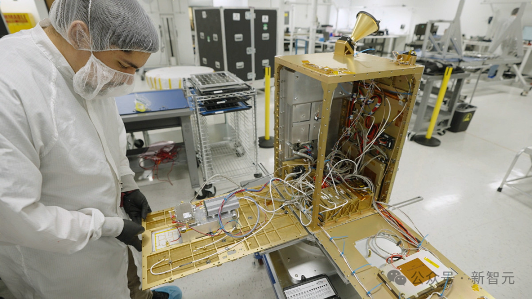 大模型上天、马斯克发射GPU？中国团队直接建「太空超算」