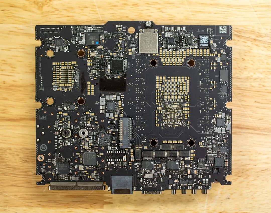 黄仁勋送马斯克的3万块个人超算,要借Mac Studio才能流畅运行?首批真实体验来了