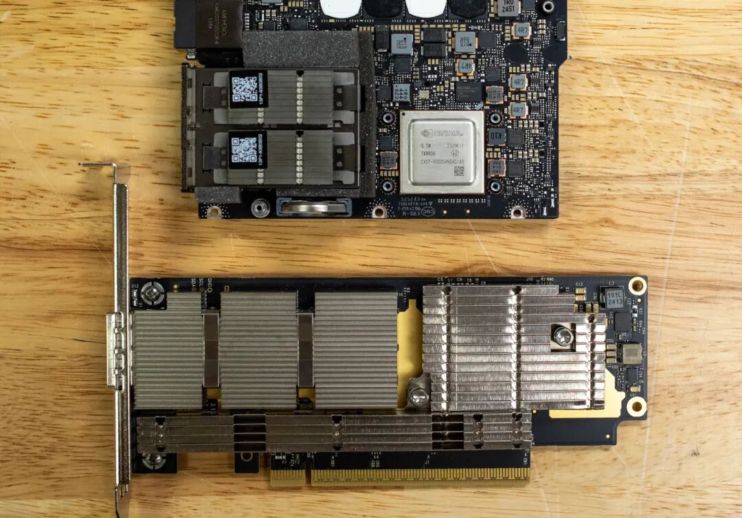 黄仁勋送马斯克的3万块个人超算,要借Mac Studio才能流畅运行?首批真实体验来了