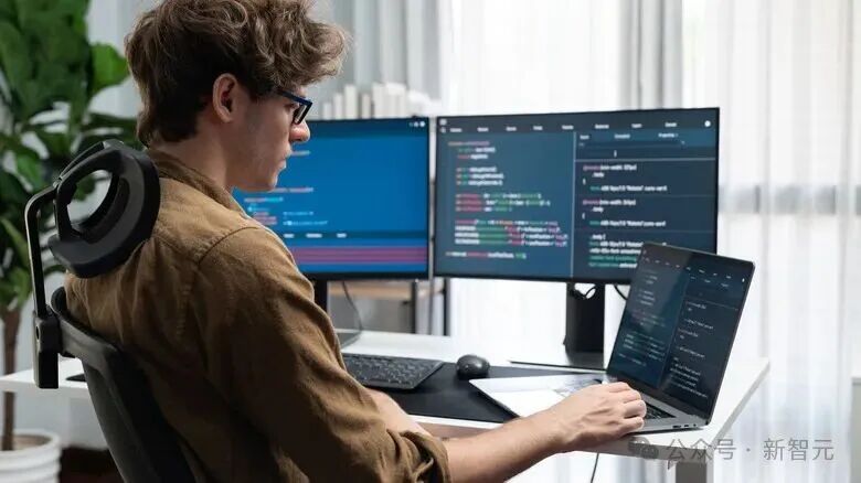 AI圈「普通人上岸指南」！走对4条路，草根也能成大佬