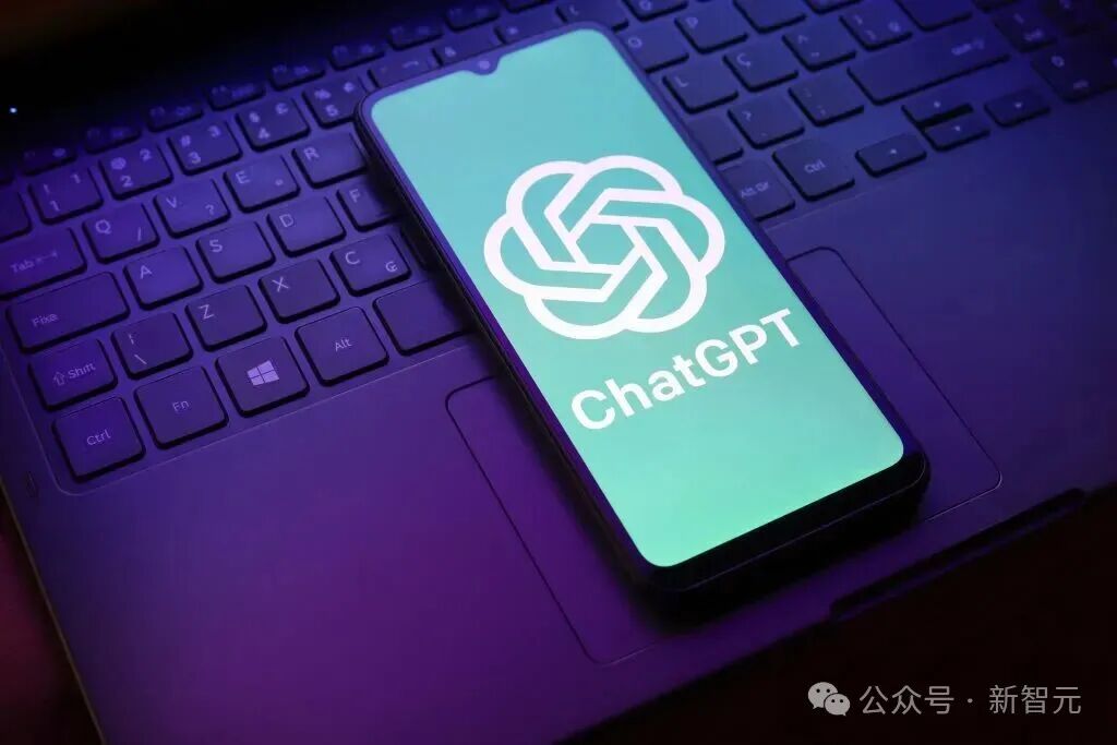 这届年轻人,正被AI「爱」到窒息