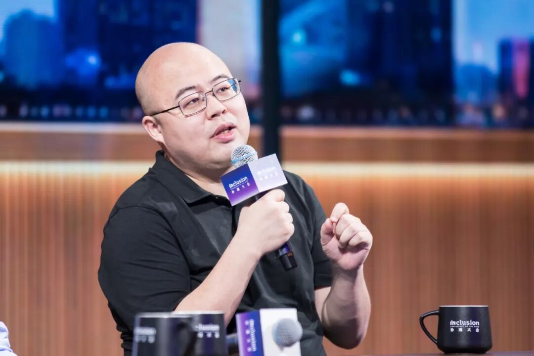 MiniMax 和月之暗面:中国 AI 创业公司的两种路径和共同难题