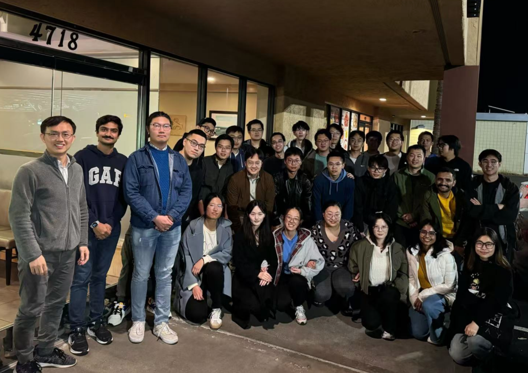 告别静态操控：新型AI可穿戴贴片，可在运动中精准识别手势控制机械臂