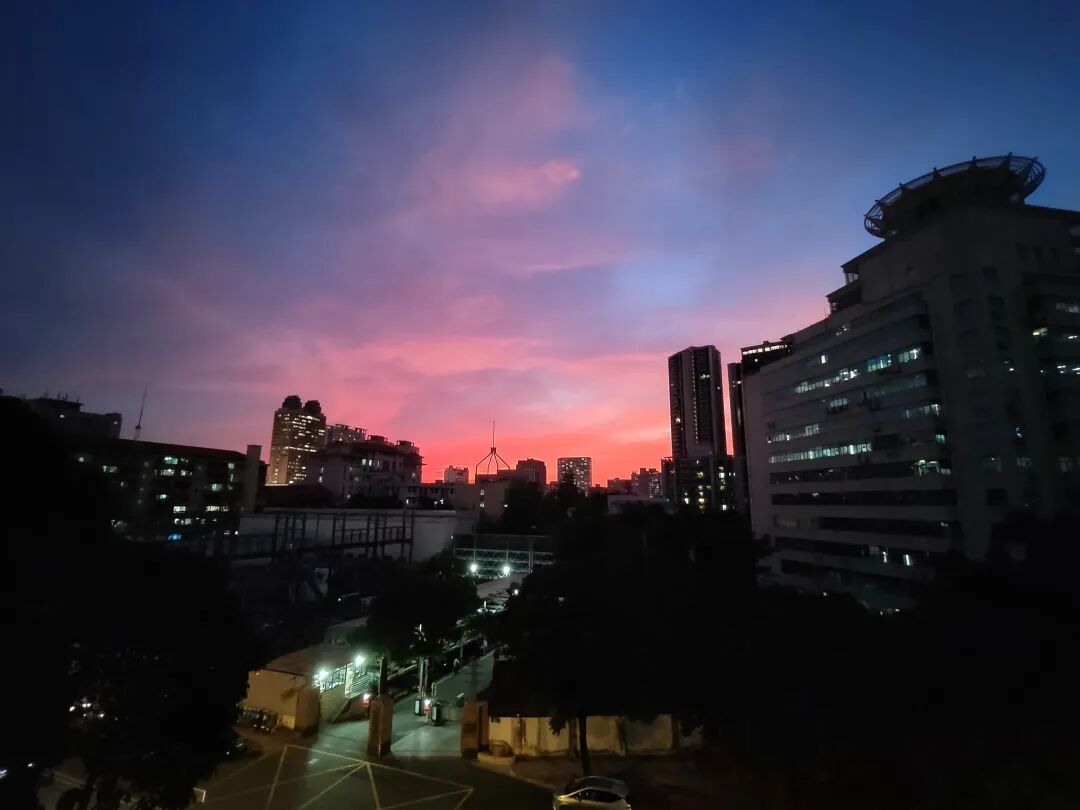 夸克 AI 眼镜体验：超细镜腿没负担，还能给出手机旗舰级画质