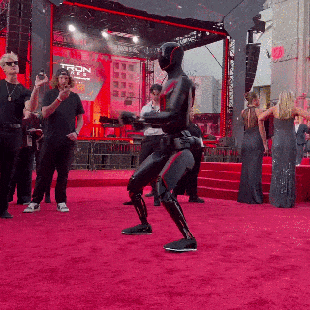 我为马斯克扮演机器人!擎天柱背后竟是最贵「演员团」