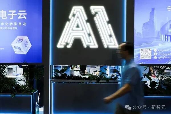AI被严重低估！AlphaGo缔造者罕见发声：2026年AI自主上岗8小时