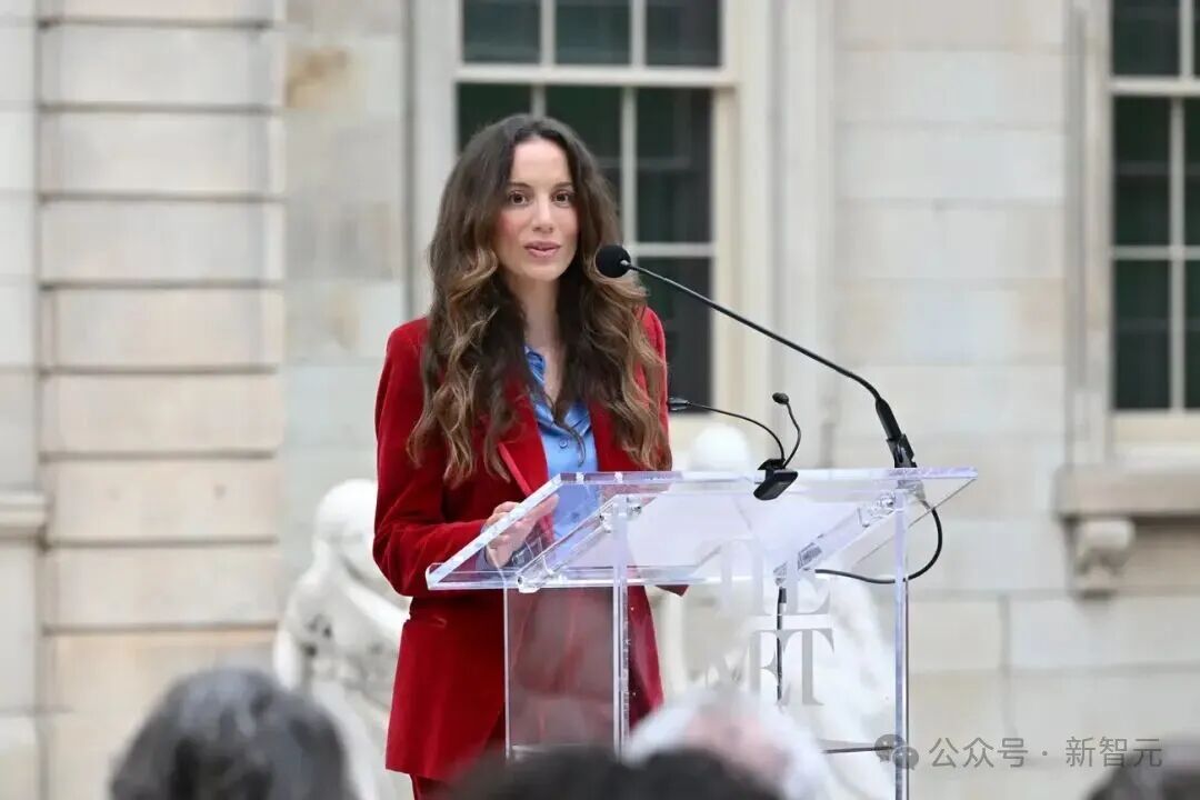 产品还是个文件夹,投资人抢着砸钱:只因她是「前OpenAI」?