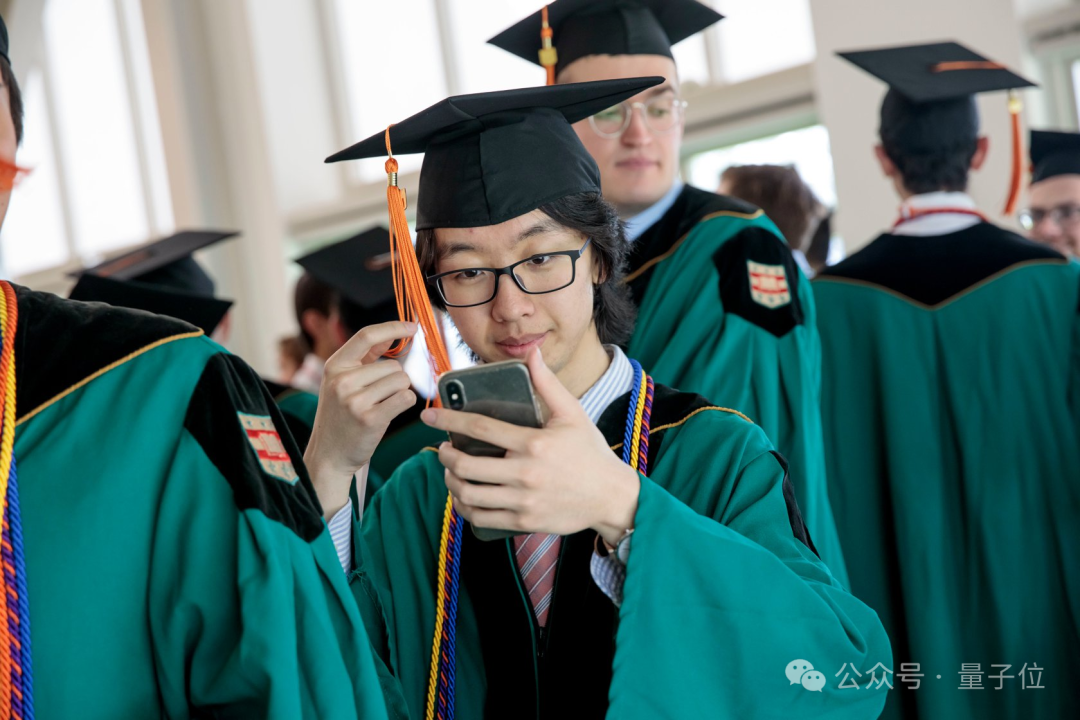 何恺明MIT两名新弟子曝光:首次有女生入组,另一位是FNO发明者,均为华人