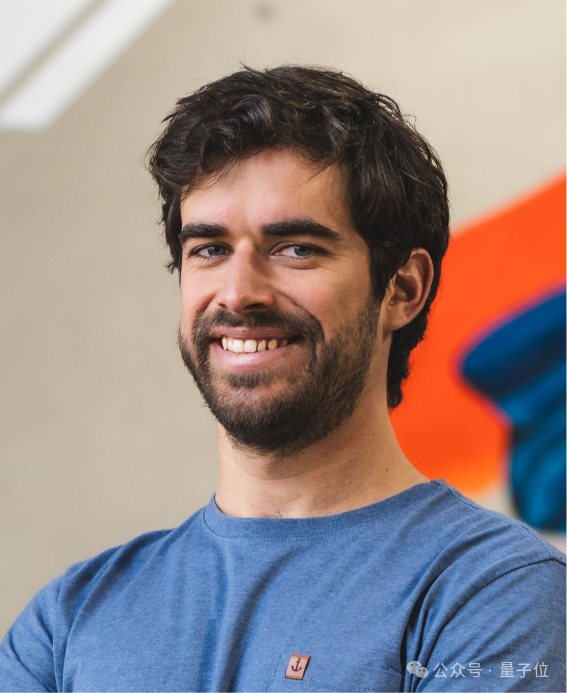 连肝12小时！一轮狂刷1500篇论文，写4.2万行代码，AI科学家卷疯科研圈