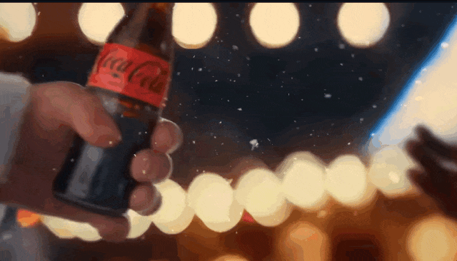 可口可乐，你浓眉大眼的也用AI做广告了？