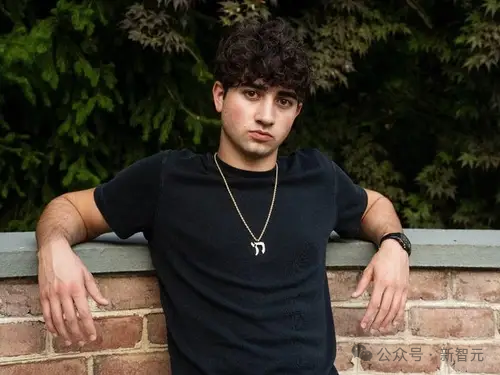 藤校拒了又怎样?18岁天才少年打造爆款AI年入2亿