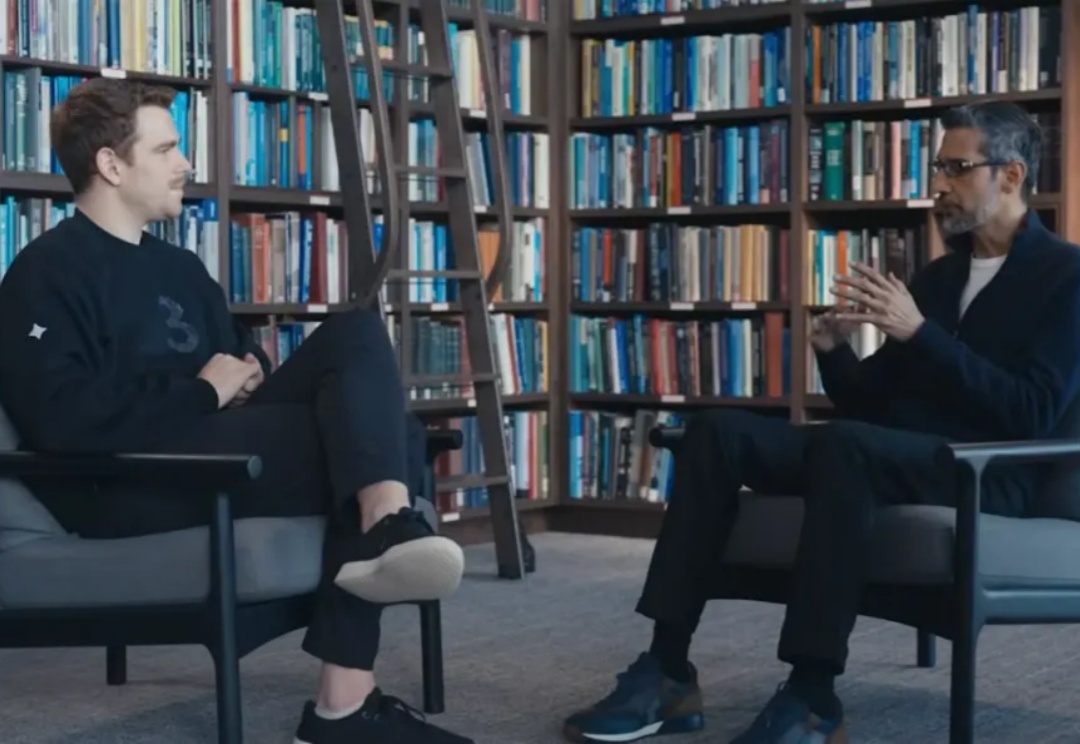 谷歌AI十年棋局：从猫识别到太空数据中心，Gemini如何统一生态