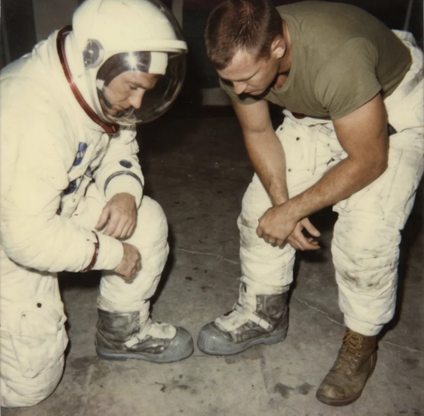 Nano Banana Review:摄影棚里的宇航员——美国登月造假调查